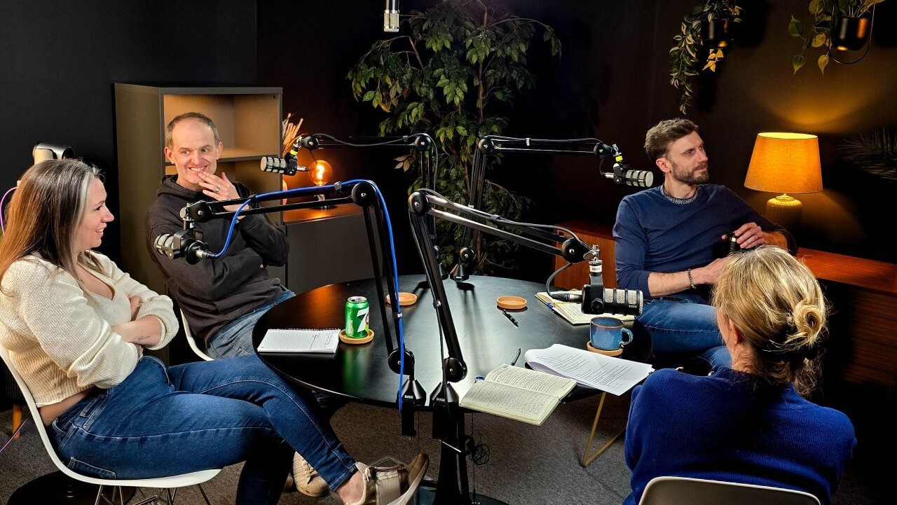 hero_for_mobile_podcasting hero_for_mobile_podcasting